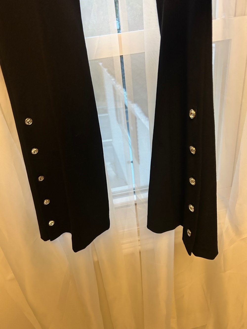 Black Button-Accent Flare Leg Pants - Picture 7 of 8